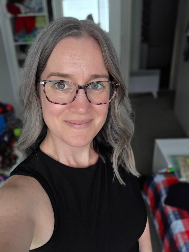 Alicia portrait with glasses