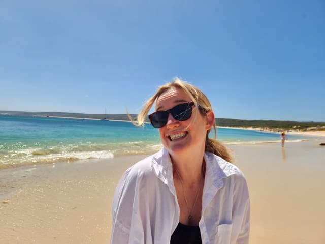 Alicia at the beach wearing sunglasses